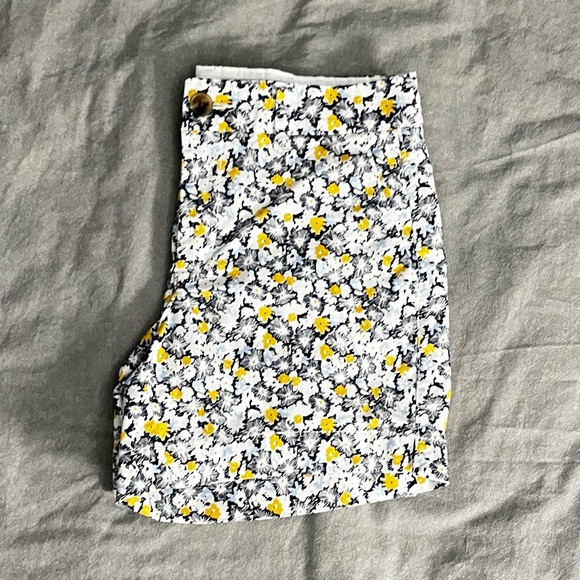 Old Navy Everyday Short - Picture 7 of 7